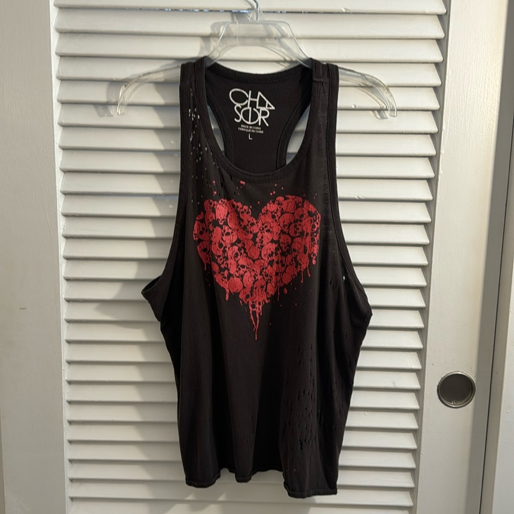 EUC Chaser Distressed Bleeding Heart Skull Tank - Large - Picture 1 of 12